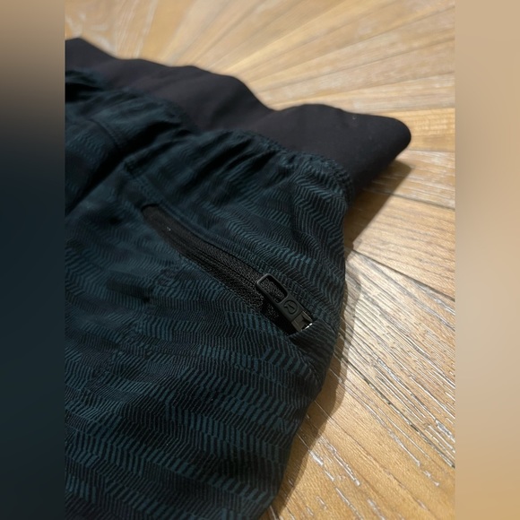 Lululemon Men Blue and Black Bermuda Shorts Size Small - Picture 9 of 9